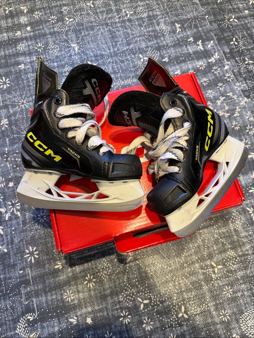 CCM Youth 12 Tacks XF80 YT Ice Hockey Skates